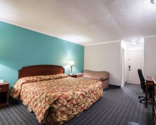 Rodeway Inn & Suites