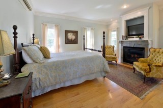 Arbor House Inn & Suites