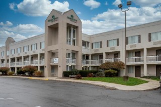 Home Town Inn by Red Roof East Syracuse