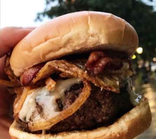 Pub's Max Burger
