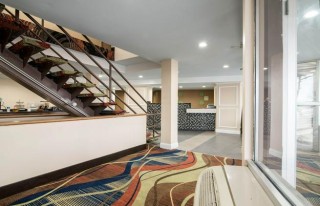 roadway inn3